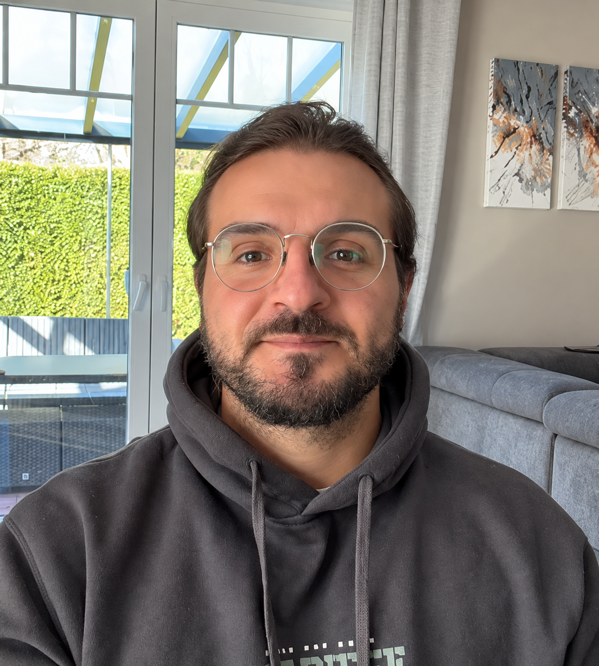 Antonio Laguna in einer Folge von Bachata Café